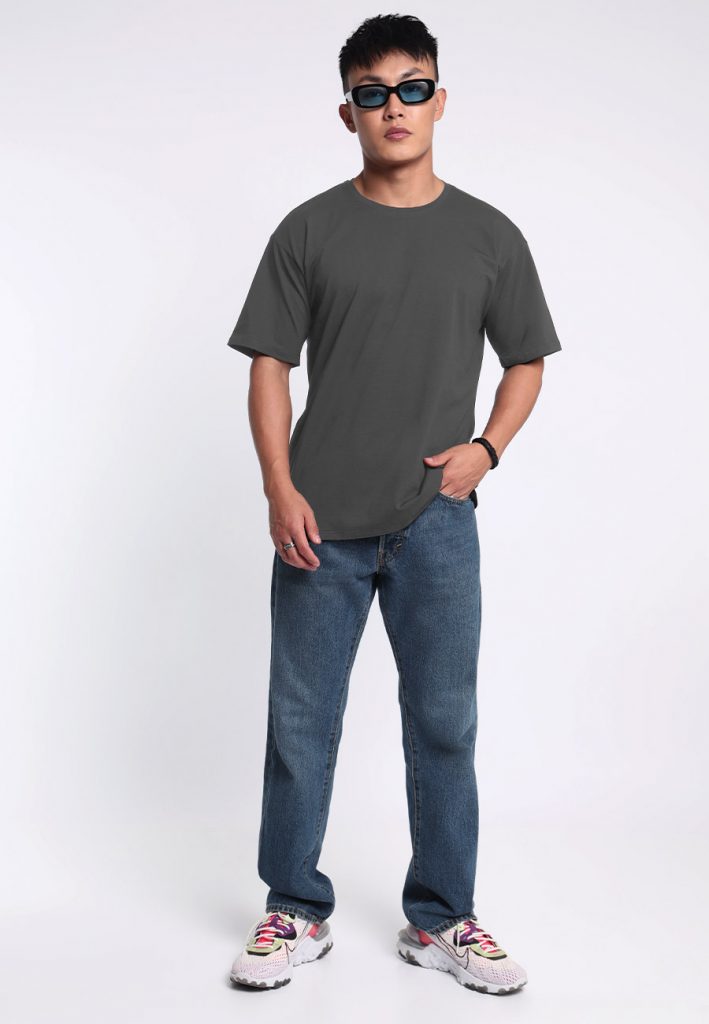 Dark-blue-jeans-matching-grey-t-shirts-709x1024